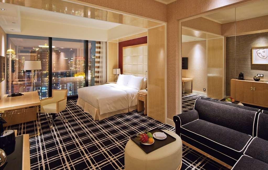 The Lin Hotel Ταϊχούνγκ Δωμάτιο φωτογραφία A suite at the hotel
