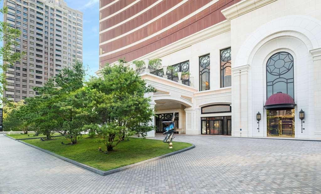 The Lin Hotel Ταϊχούνγκ Ανέσεις φωτογραφία The entrance of the hotel