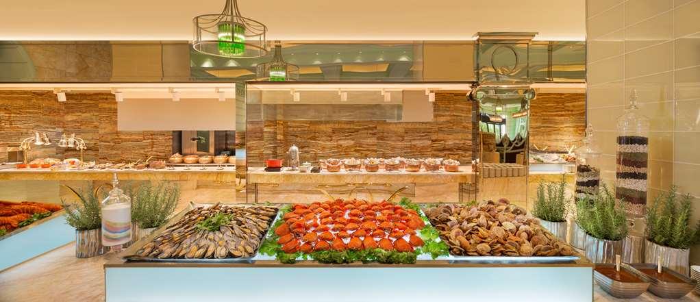 The Lin Hotel Ταϊχούνγκ Εστιατόριο φωτογραφία Seafood at the buffet
