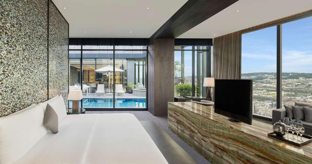 The Lin Hotel Ταϊχούνγκ Δωμάτιο φωτογραφία The Sky Pool