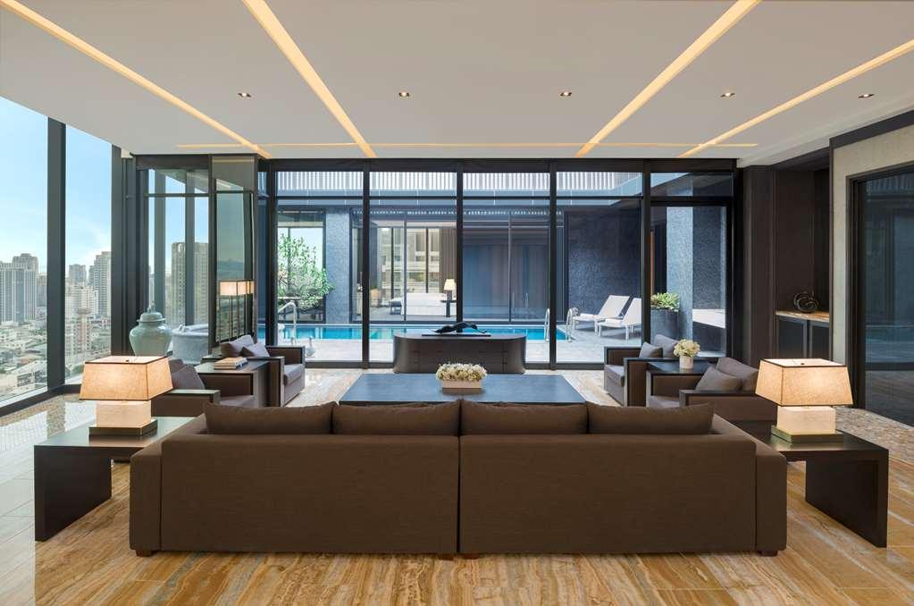 The Lin Hotel Ταϊχούνγκ Εξωτερικό φωτογραφία The living room of a three-bedroom suite