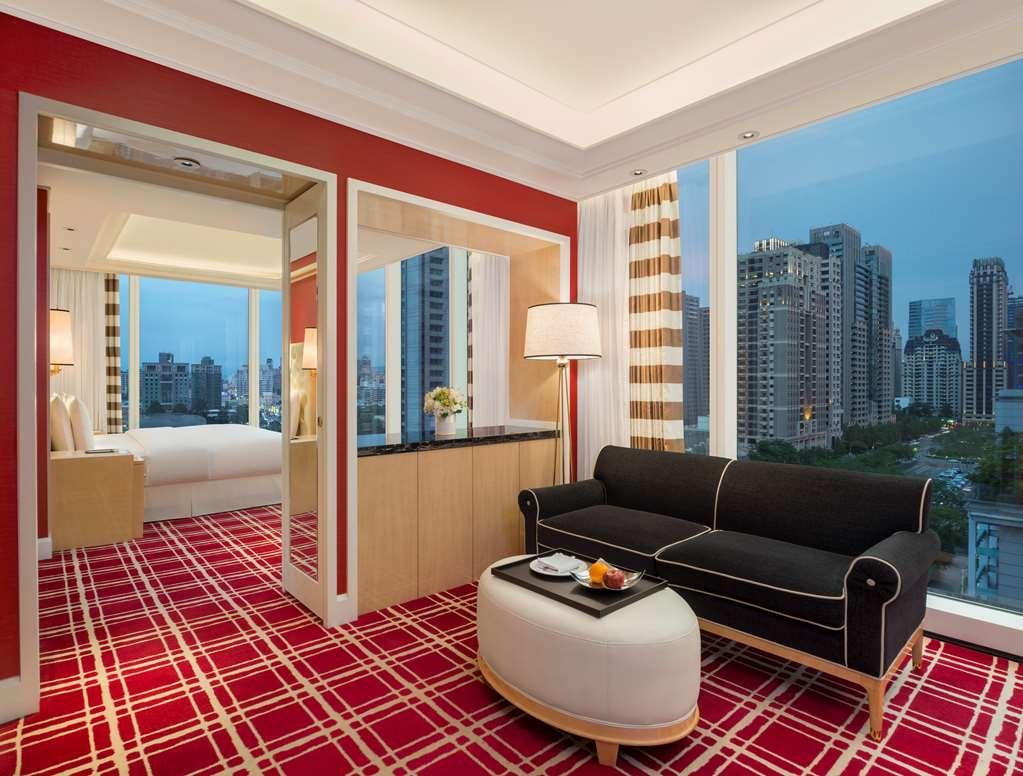 The Lin Hotel Ταϊχούνγκ Δωμάτιο φωτογραφία A suite at the hotel