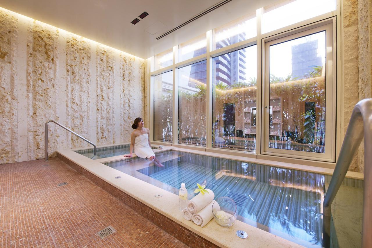The Lin Hotel Ταϊχούνγκ Εξωτερικό φωτογραφία A woman in a spa