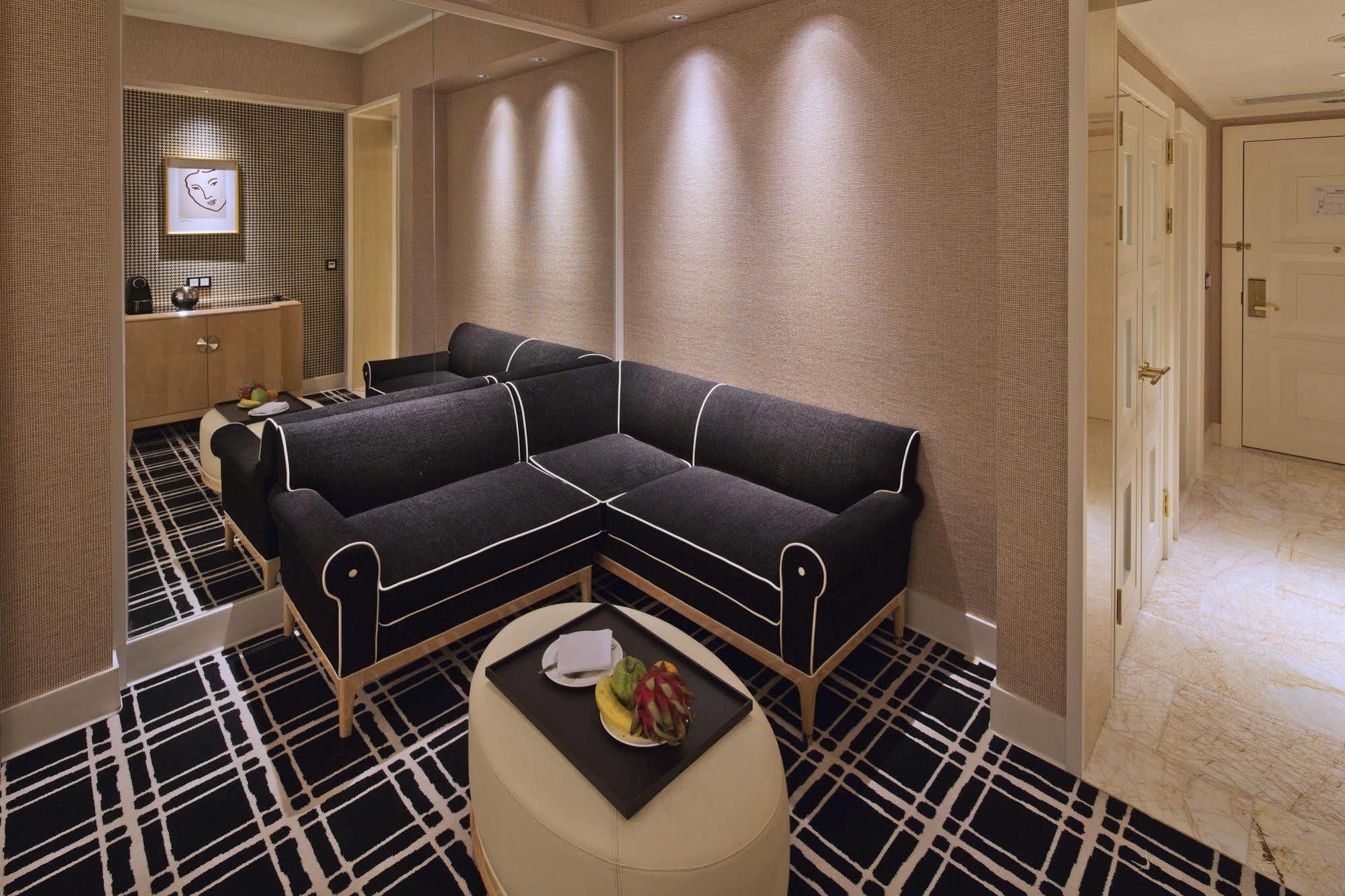 The Lin Hotel Ταϊχούνγκ Εξωτερικό φωτογραφία A suite at the Ritz-Carlton, Hong Kong