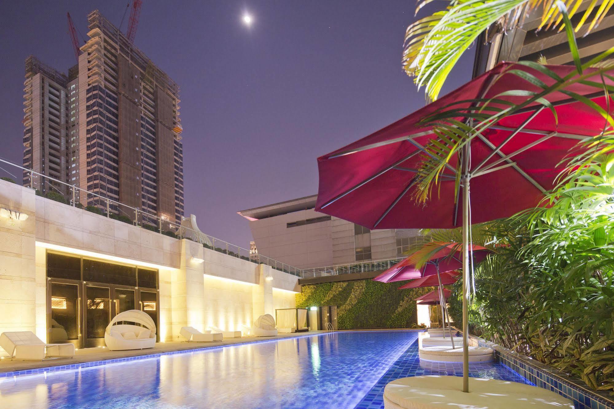 The Lin Hotel Ταϊχούνγκ Εξωτερικό φωτογραφία The swimming pool at the hotel