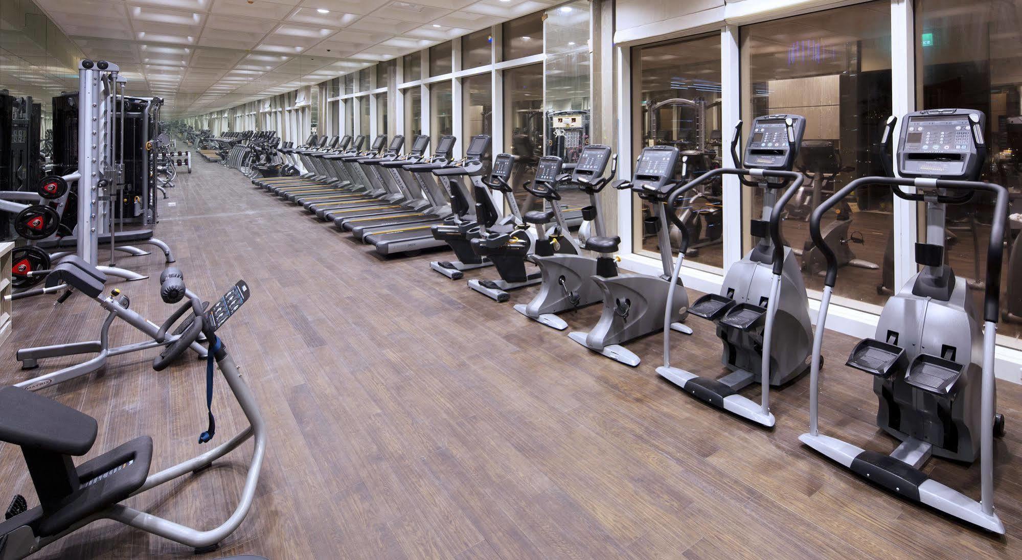 The Lin Hotel Ταϊχούνγκ Εξωτερικό φωτογραφία The gym at the hotel