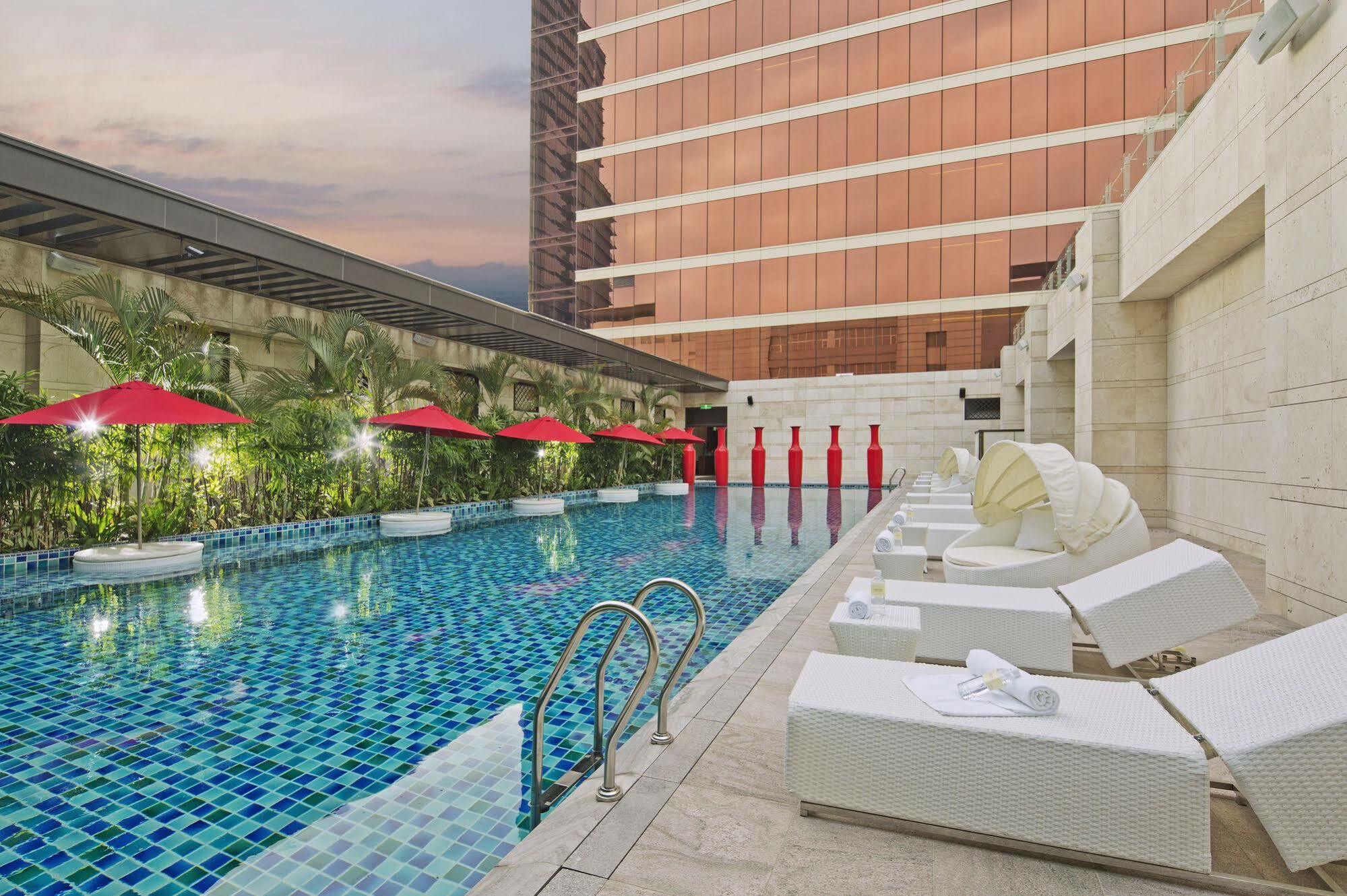 The Lin Hotel Ταϊχούνγκ Εξωτερικό φωτογραφία The swimming pool at the hotel
